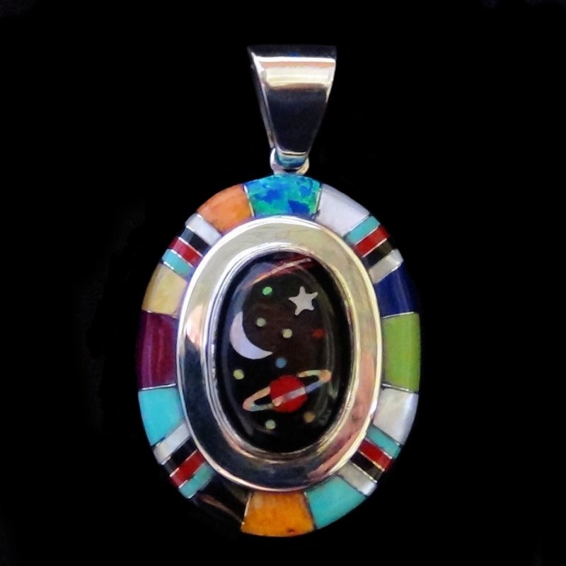 UNIVERSE OVAL PENDANT