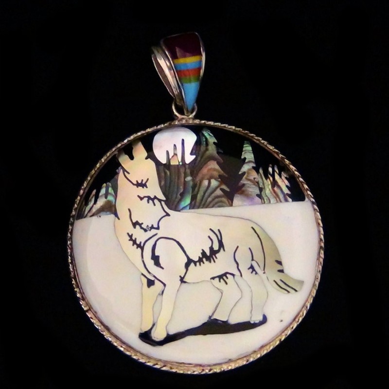 Howling Wolf in the Snow Sterlingsilver Pendant