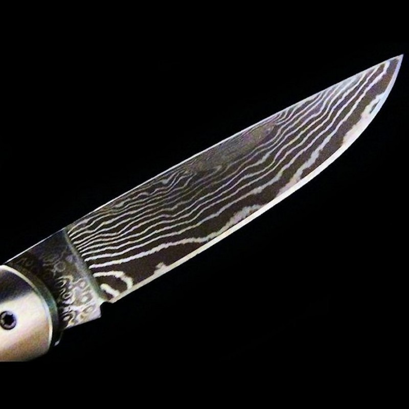 Coltello Pieghevole Manico in Madreperla di Acacia