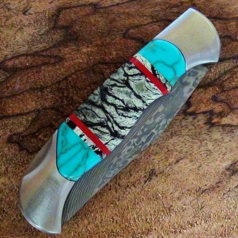 Coltello pieghevole con manico serpentino e turchese
