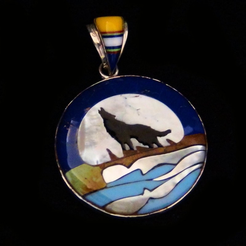 Pendentif Loup Hurlant à la Lune en Argent et Mosaïque de pierres