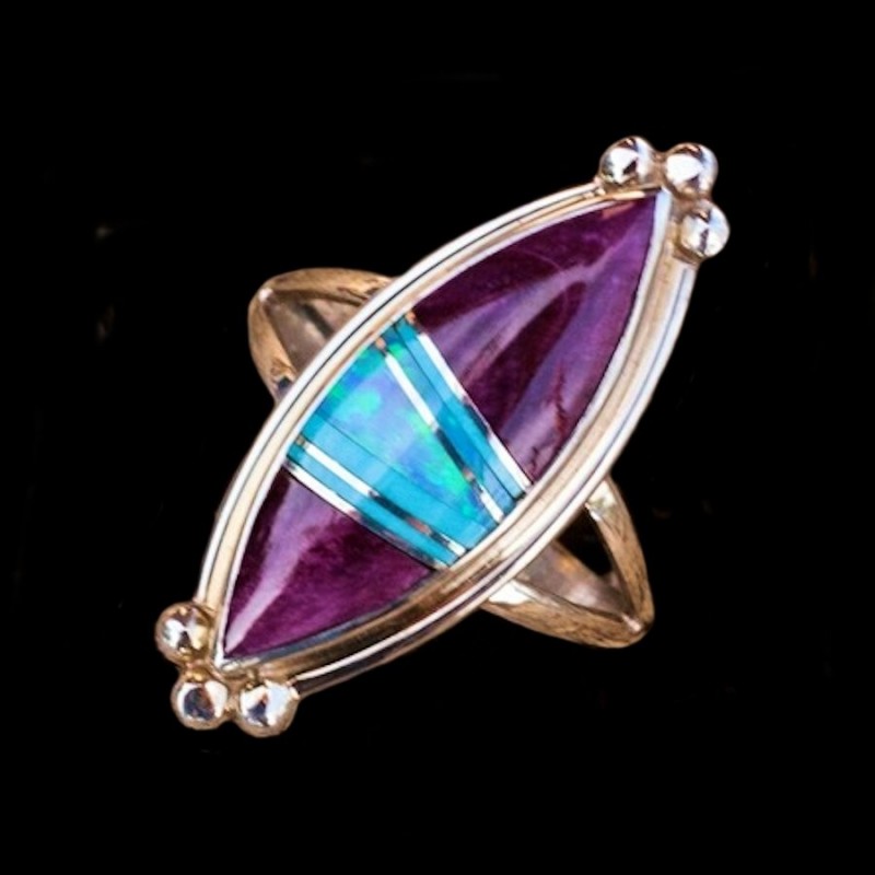 Anillo de sugilita y ópalo
