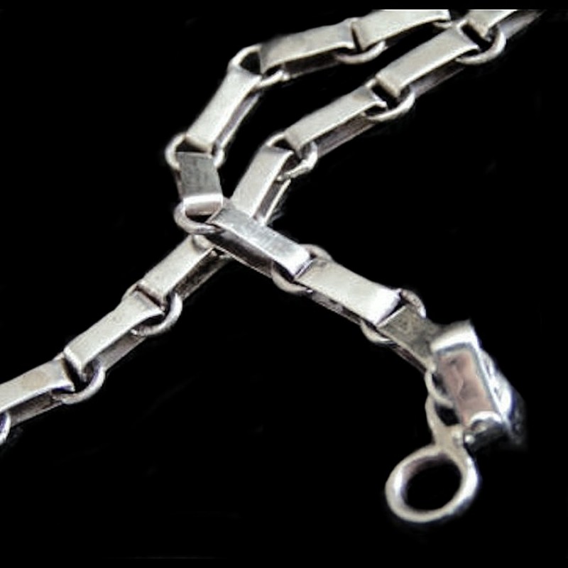 V-Halskette, artikuliert, Zuni-Mottenmuster