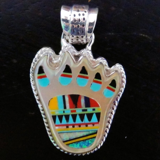 Pendentif Amerindien Patte d'Ours, Inlay Pierres Multicolores et Opale