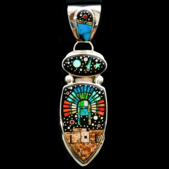 Colgante de punta de flecha, Kashina, Pueblo de noche