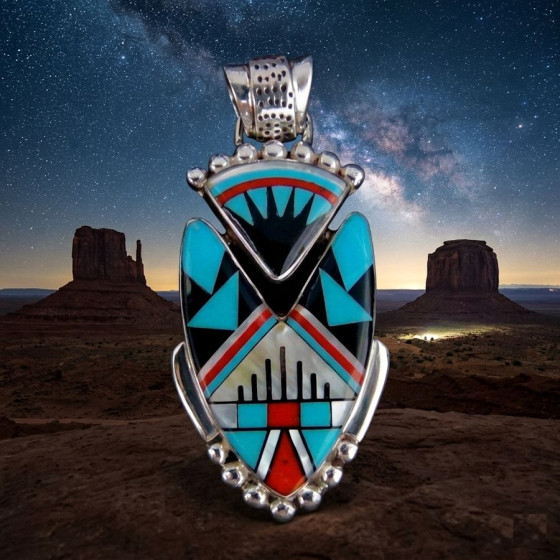 Colgante Zuni con diseño de punta de flecha