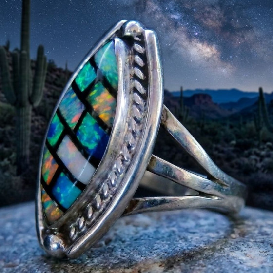 Anillo ovalado para mujer de estilo nativo americano con 3 ópalos