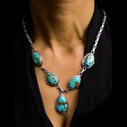 5 CABOCHONS NECKLACE