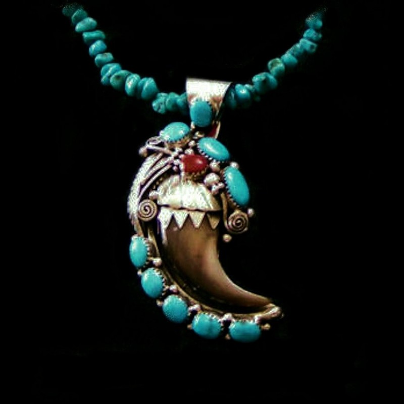PENDENTIF GRIFFE D`OURS TURQUOISE ET CORAIL