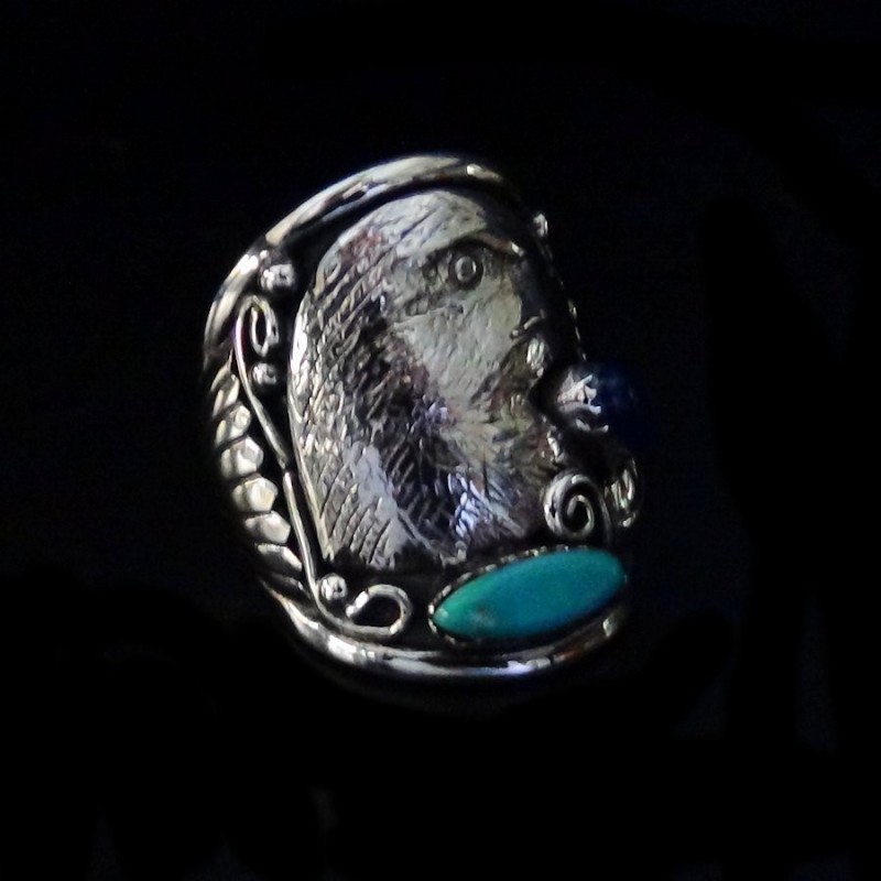 BAGUE TETE D'AIGLE EN ARGENT ET PIERRES