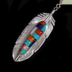 PENDENTIF POINTE DE FLECHE ET PLUME CORN ROW