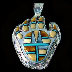 Bearpaw Indian Symbol Sterlingsilver Pendant with Turquoise und Spiny Oyster