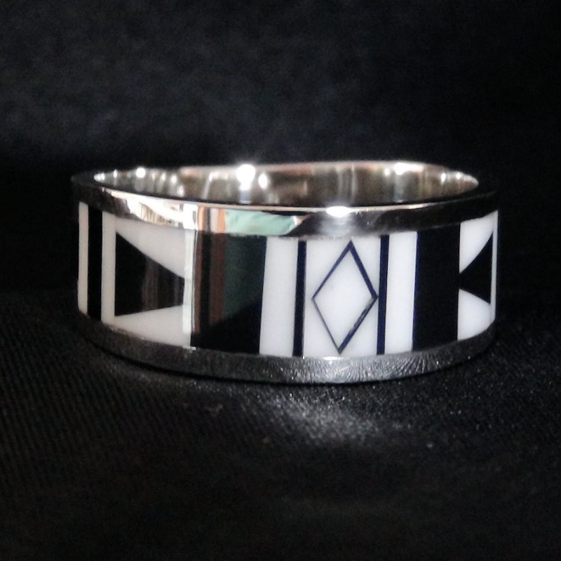 Mother of Pearl & Black Jasper Navajo Sterlingsilver Bandring