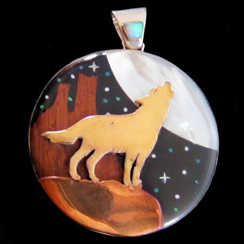 Pendentif Loup Hurlant en Argent et Cuivre Cabochon Opale