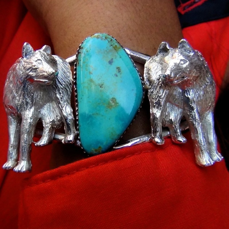 BRACELET LOUPS ET CABOCHONS